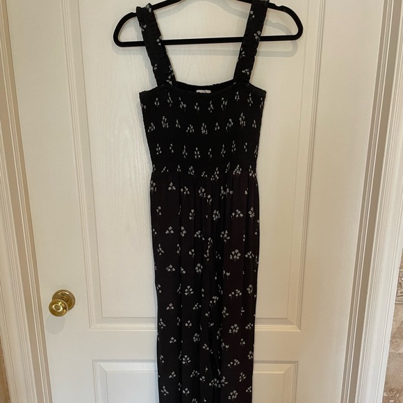 Aritzia. Wilfred size small jumpsuit smocked top loose pant. Black & ivory. - Picture 1 of 4